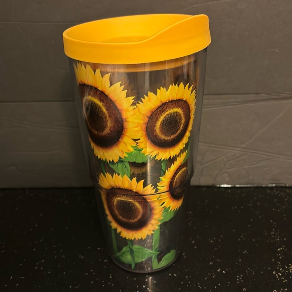 Tervis sunflower 24 ounce cup